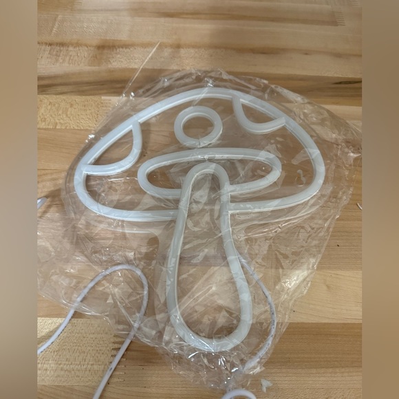 LED Neon Retro Mushroom Light - Picture 2 of 6